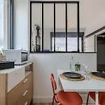 Centre- Parking - Airport 10min Apartamento