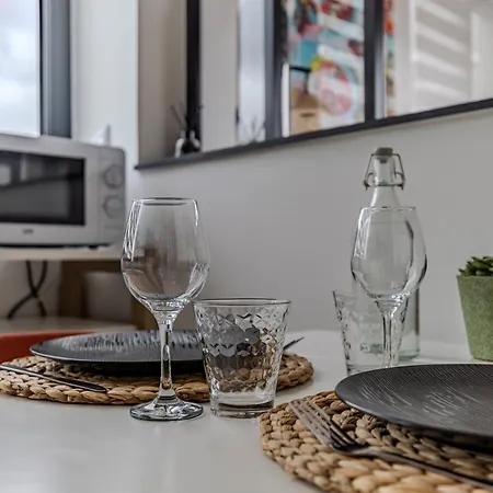 Centre- Parking - Airport 10min Apartment *