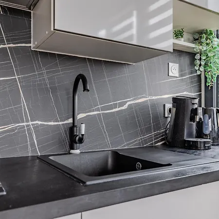 Apartment Centre- Parking - Airport 10min *