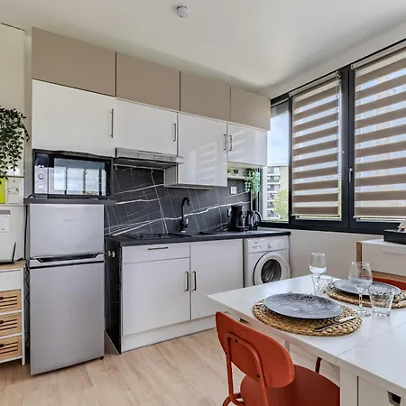 Centre- Parking - Airport 10min